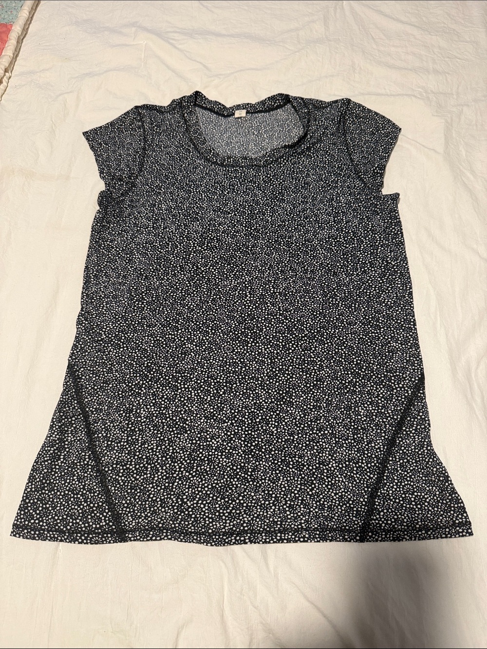 Lululemon Women’s Black & White Speckled Short Sleeve Tee Size 4